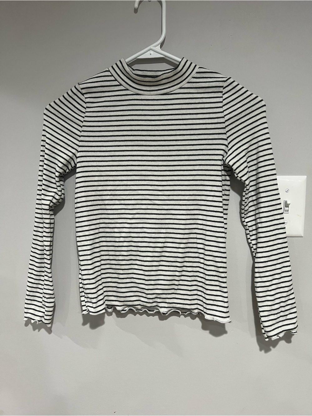 Cat & Jack Black and White Striped Mock Neck Long Sleeve Top, size: M (8)